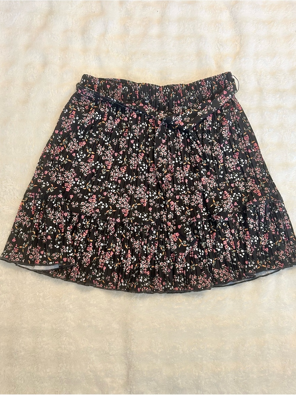 LOFT Black Floral Pleated Tie Waist Skirt Size Medium
